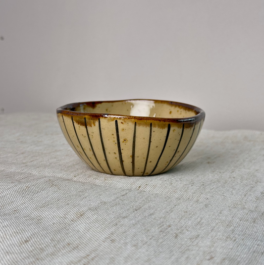 Mała miseczka z rozmarynem