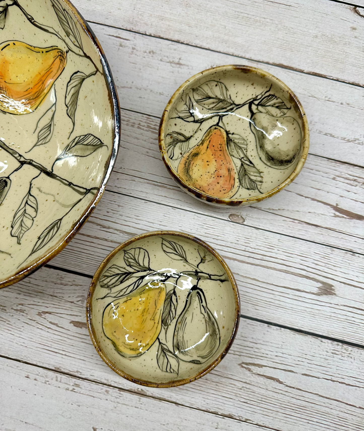 zestaw misek z gruszkami