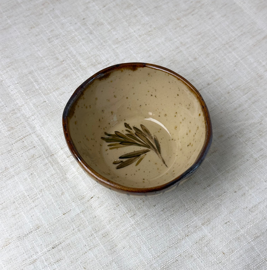 Mała miseczka z rozmarynem