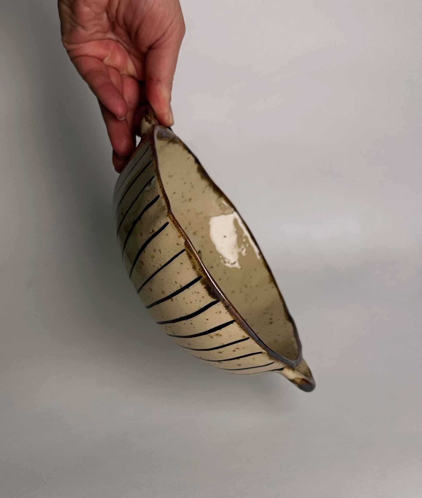 Miska czarne paski Oliwka