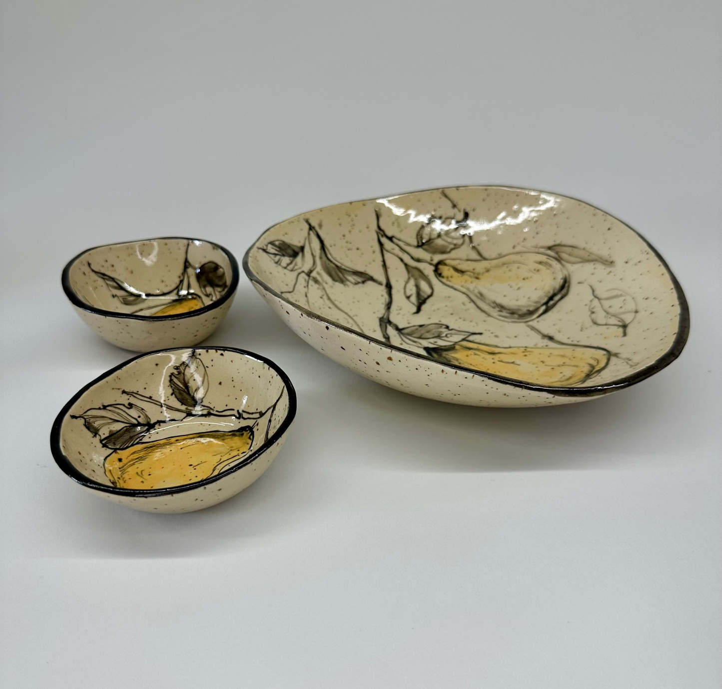 zestaw misek z gruszkami